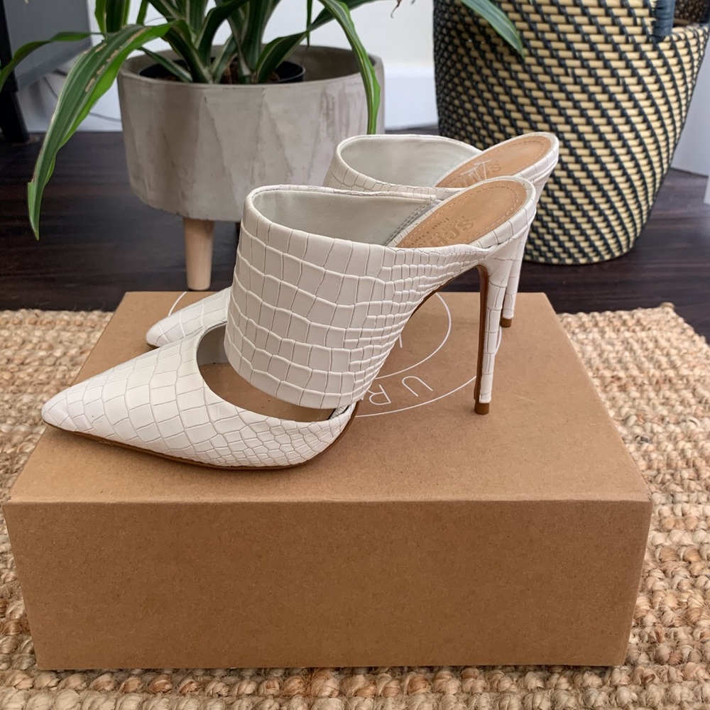 SCHUTZ Heels